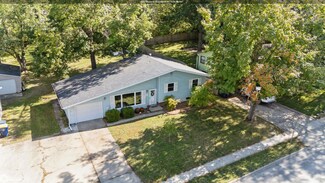 1104 Hazel St, Pella, IA 50219