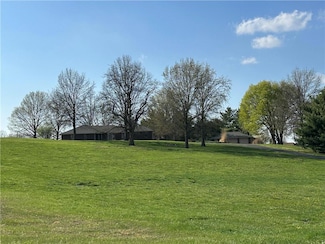 5672 SE State Route Ff, Saint Joseph, MO 64507