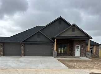 1908 Hale Ln, Pea Ridge, AR 72751