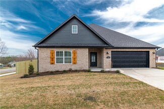 4994 N Delta Ave, Fayetteville, AR 72764