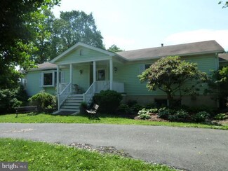 9365 Ramey Rd, Marshall, VA 20115