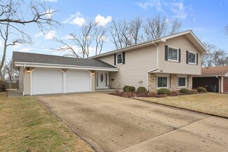 1345 Blair Ln, Hoffman Estates, IL 60169