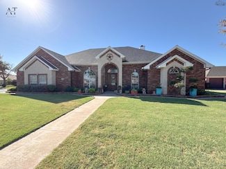 1100 Blue Jay St, Burkburnett, TX 76354