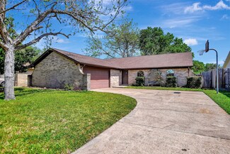 6902 Desert Rose Ln, Houston, TX 77086