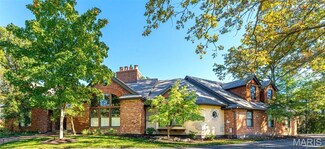 16 Holiday Ln, Saint Louis, MO 63131