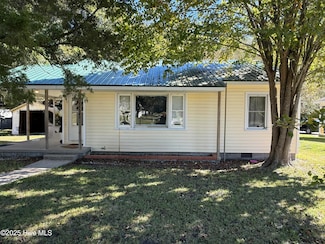 388 Main St, Pinetown, NC 27865