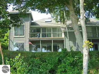788 N Saint Joseph St Unit 16, Suttons Bay, MI 49682