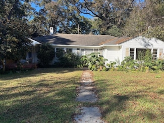 464 Dickert Cir, Brundidge, AL 36010