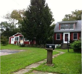 13 Clarence St, Dartmouth, MA 02748