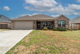 970 Trailwood St, Tontitown, AR 72762