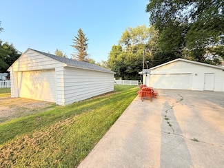 116 N 8th St, Montevideo, MN 56265
