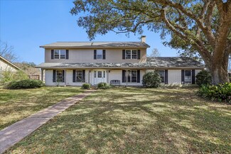 2516 Country Club Dr, Orange, TX 77630
