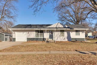 4134 Hull Ave, Des Moines, IA 50317