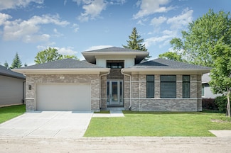 8 Heritage Dr, Highland Park, IL 60035