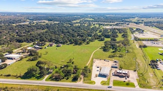 2119 Walnut St, Columbus, TX 78934