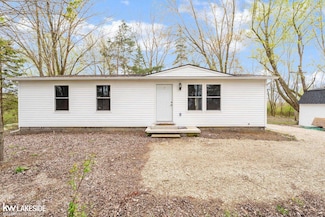 11897 Masters Rd, Riley, MI 48041