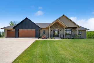 12088 Timber Ct, Dubuque, IA 52001