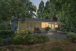 9032 S Harpeth Ct, Nashville, TN 37221