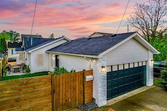 22432 Maple St, Saint Clair Shores, MI 48081
