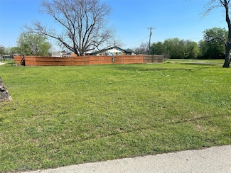 116 E Hinton St, Tioga, TX 76271