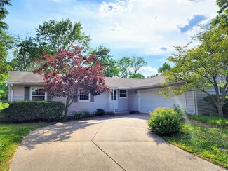 1825 Crescent Dr, Champaign, IL 61821