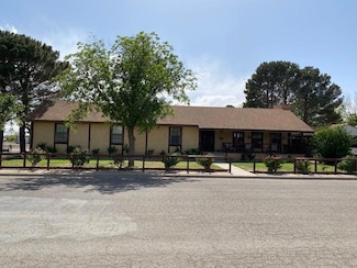 1413 S Oak St, Pecos, TX 79772