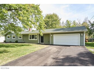 89 N Oakmont Rd, Northfield, OH 44067