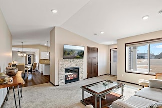 631 Beverly St, Wanamingo, MN 55983
