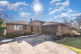 1439 Clover Ln, Schererville, IN 46375