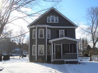 25 Grove St, Proctor, VT 05765
