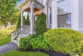 34 Warren St Unit 3, Stoneham, MA 02180