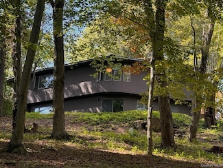 28 Philipse Brook Rd, Garrison, NY 10524