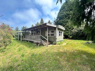 240 Ruchong Ln, Crescent City, CA 95531