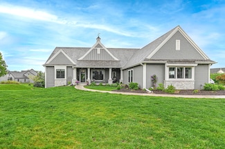 W248N2151 Kettle Cove Ct, Pewaukee, WI 53072