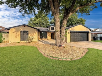112 Wellington Ln, Moore, OK 73160