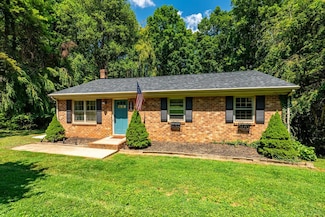 206 Simsbury Ln, Forest, VA 24551