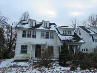3124 E Overlook Rd, Cleveland, OH 44118