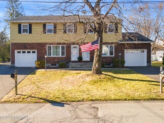 33 Ledgewood Dr, Albany, NY 12205