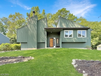 32 Summer Tree Run, Sparta, NJ 07871