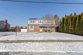 33 Blackthorne Ln, Aston, PA 19014