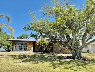 261 Caddy Rd, Rotonda West, FL 33947