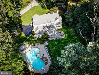 370 Castlewood Dr, Devon, PA 19333