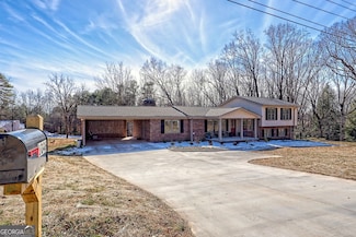 1046 Talmadge Dr, Toccoa, GA 30577