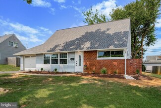 25 Calicobush Rd, Levittown, PA 19057