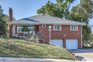 3829 Harrison St, Bellevue, NE 68147