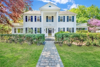 34 Longvue Ave, New Rochelle, NY 10804