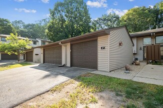 47 River Woods Ln, Burnsville, MN 55337