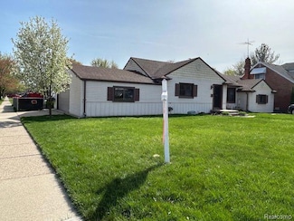 19852 Martin Rd, Saint Clair Shores, MI 48081