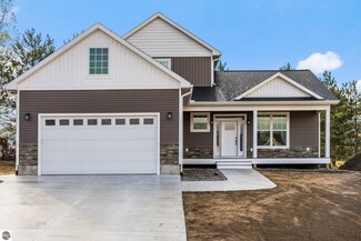 4752 Owl View Dr, Traverse City, MI 49685