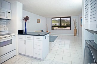 2724 Kahoaloha Ln Unit 902, Honolulu, HI 96826